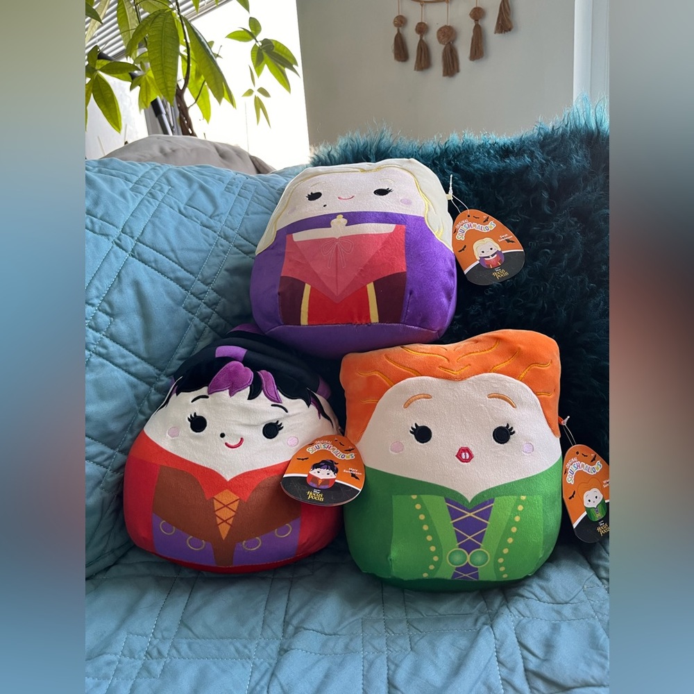 NWT 8” Sanderson Sisters Squishmallow